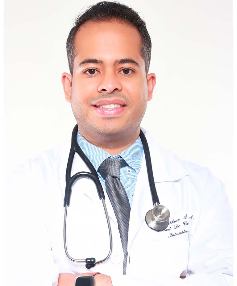1. Cristhian Féria, MD. _ Chief Medical Officer _ Intensive Care